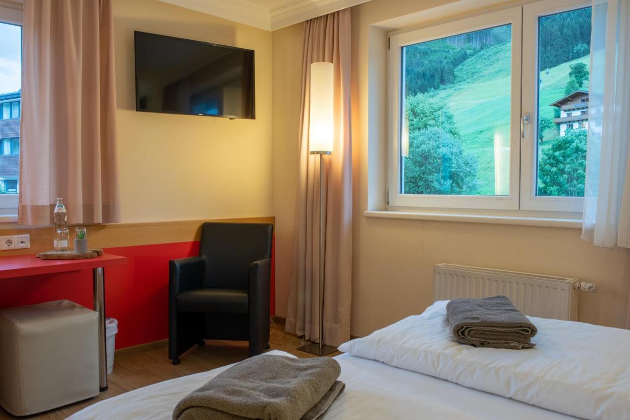 Hotel Auwirt Zentrum Saalbach-Hinterglemm Exterior photo