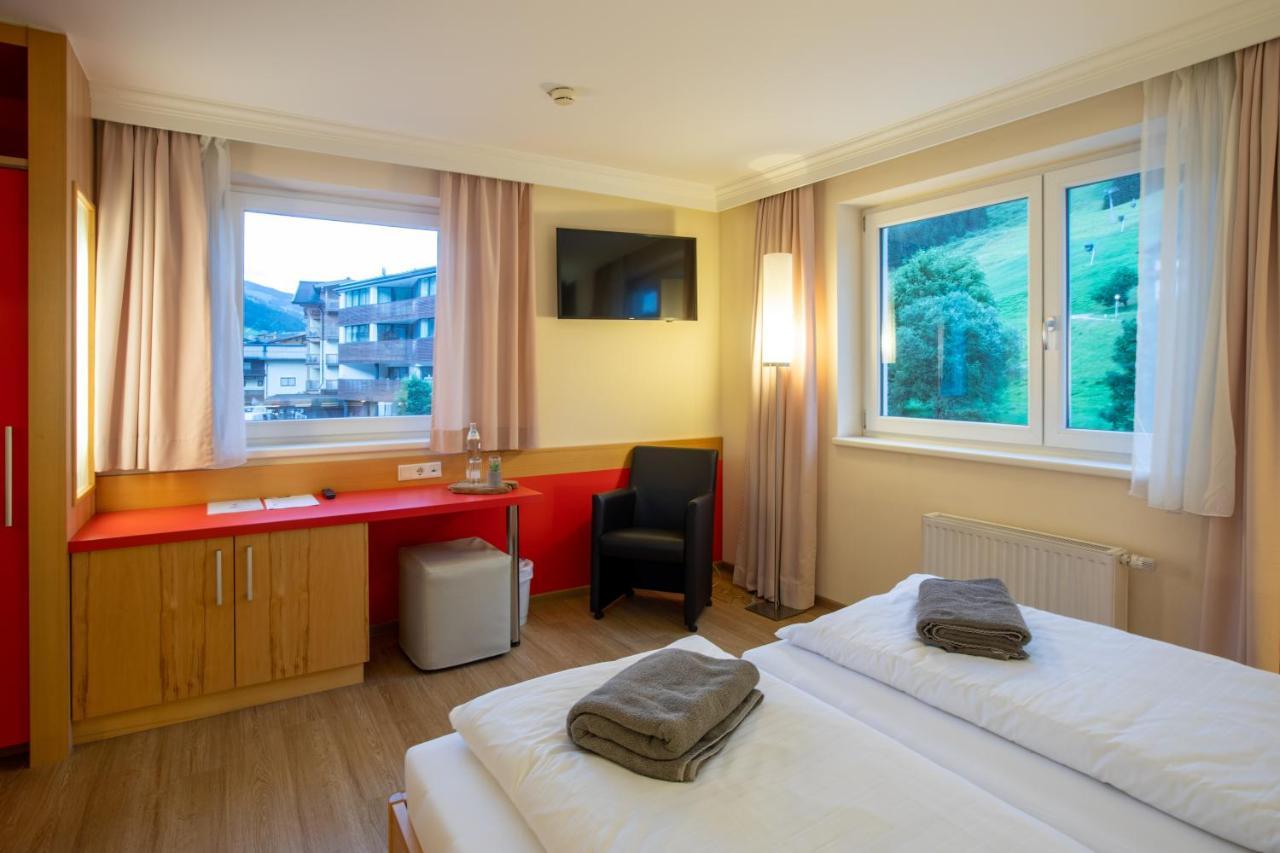 Hotel Auwirt Zentrum Saalbach-Hinterglemm Exterior photo